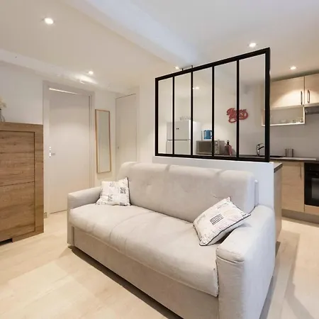 Brand-new Atypical In Rue Fourmilliere *