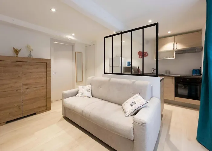 Brand-new Atypical In Rue Fourmilliere *