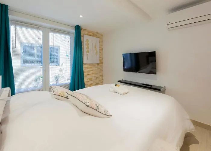 Brand-new Atypical In Rue Fourmilliere Daire Antibes